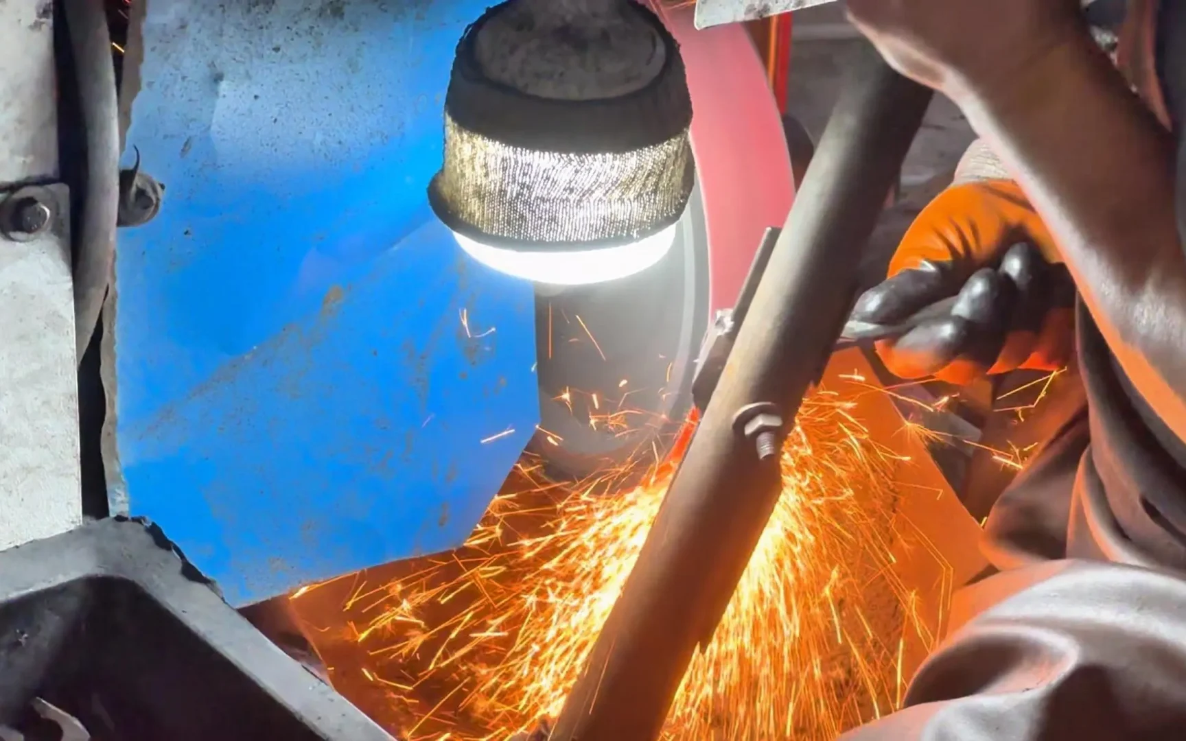 www.huashutools.com Huashu Tools pliers blank grinding with abrasive wheel, hardware surface treatment after forging