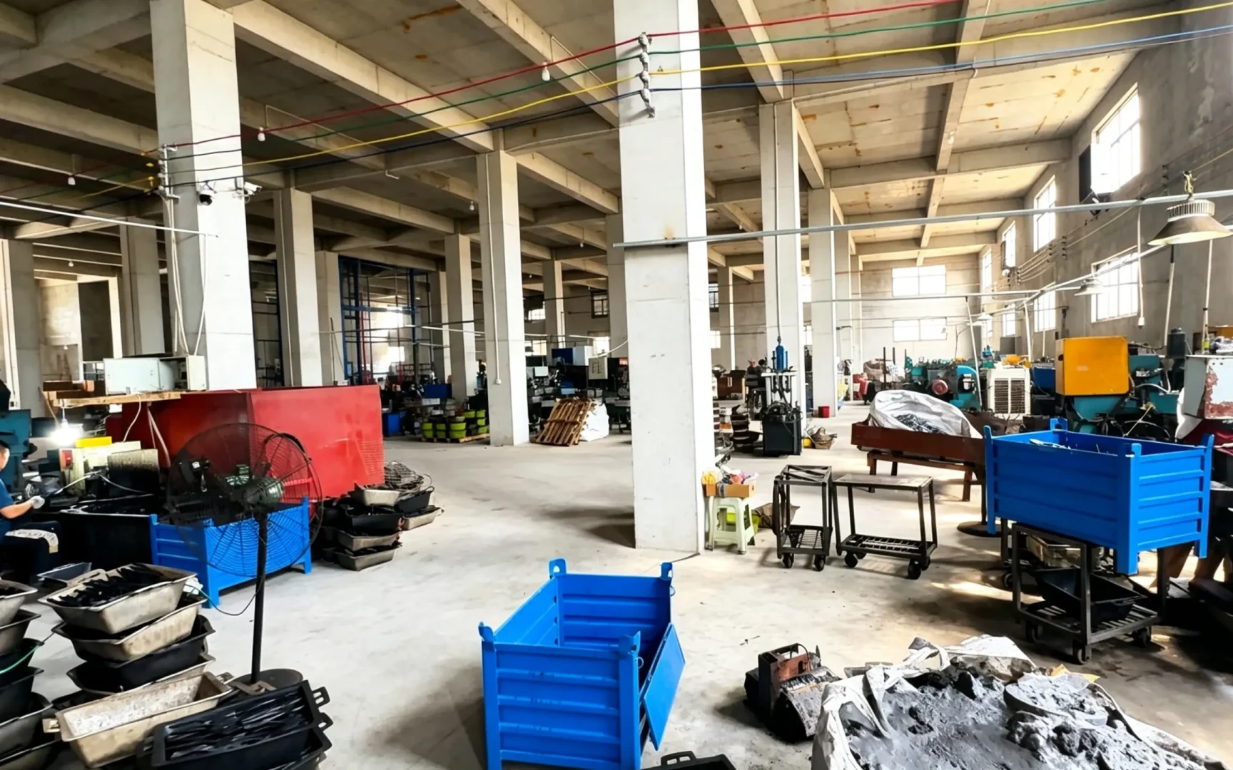 www.huashutools.com Huashu Tools hardware machining workshop, pliers CR‑V steel processing, foreign‑trade tool factory real‑scene