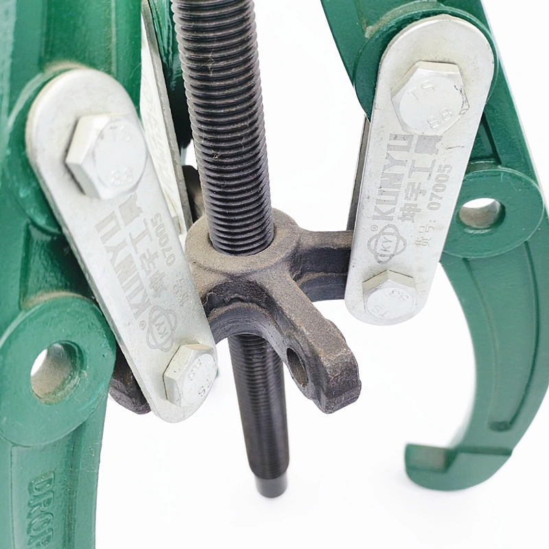 Forged Three-Jaw Gear Puller detail close-up