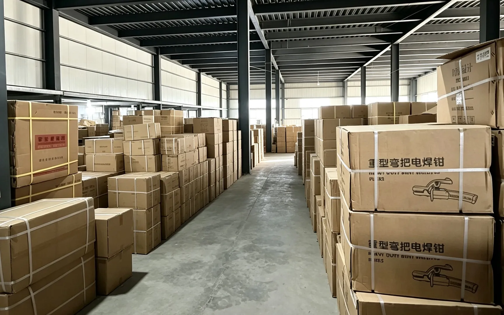 Stacked export tool cartons in Huashu Tools distribution warehouse
